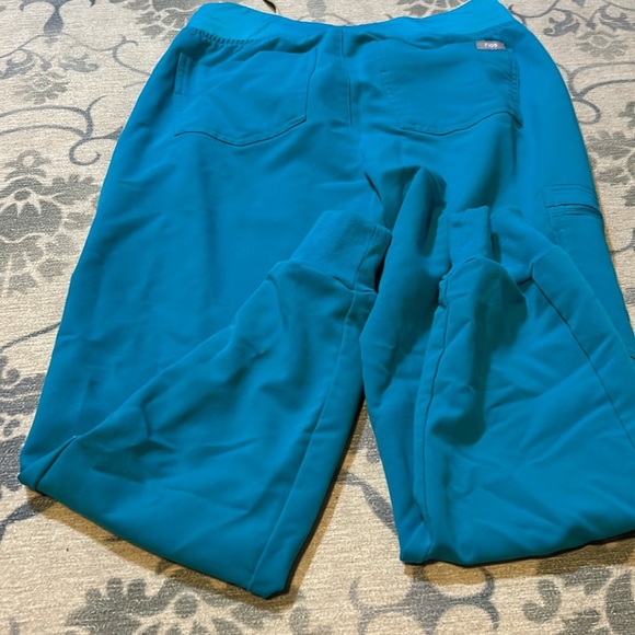 Figs scrubs in teal barley worn - Picture 2 of 6